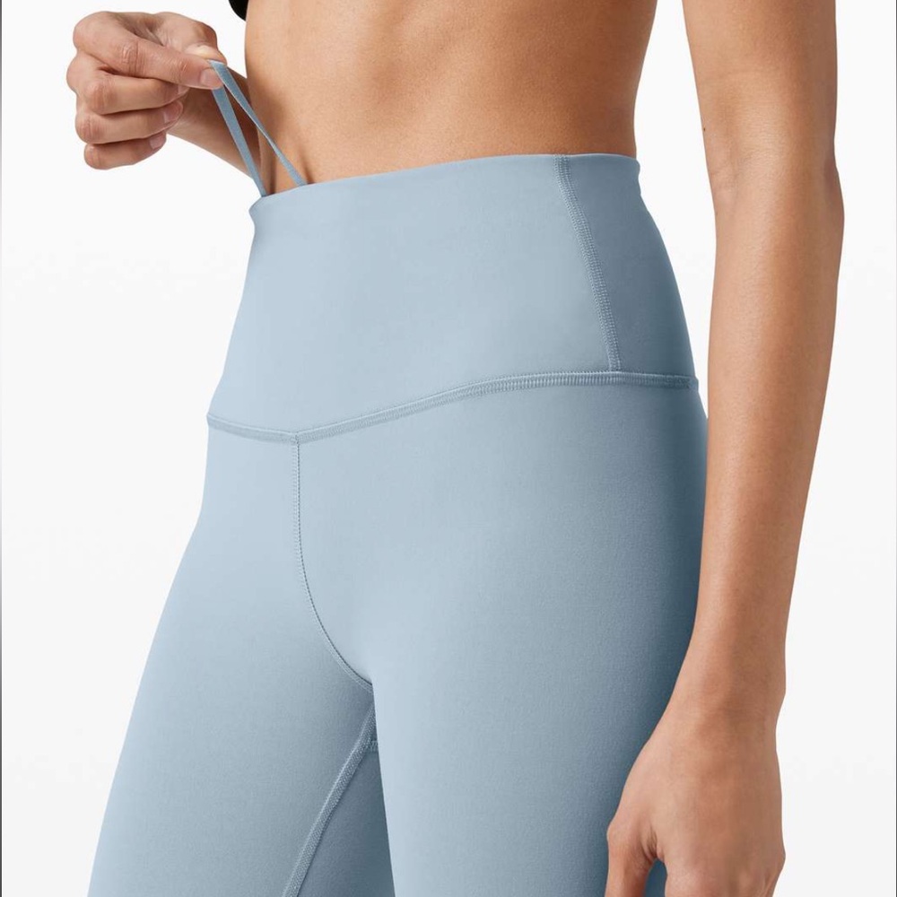 Lululemon Chambray 25” leggings. Size 2. Wunder train.